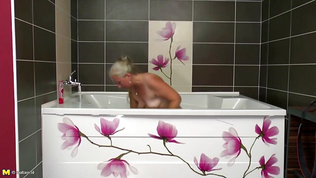 Filthy วีดีโอ โป้ เกาหลี Izzy Bell ระยำโดยพี่ชายเลี้ยงของเธอภายใต้จมูกของแม่เลี้ยง