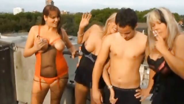 ปลุกเร้าอินเดียนจอบให้ blowjob ดู คลิป วีดีโอ โป๊ะ ร้อนกับดิ๊กสีดำขนาดใหญ่